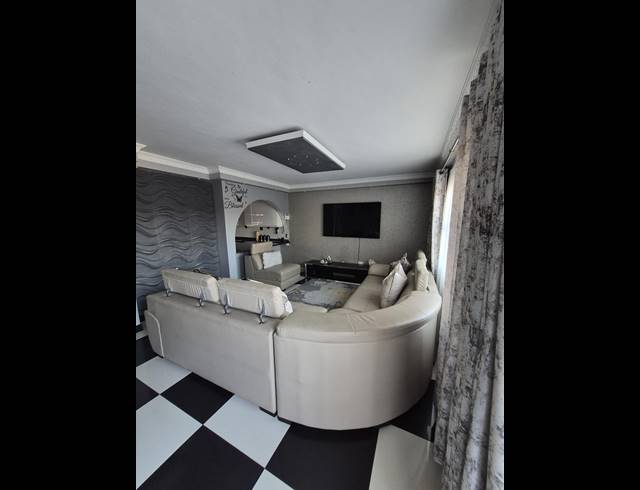 3 BEDROOM HOUSE FOR SALE IN NEWLANDS EAST